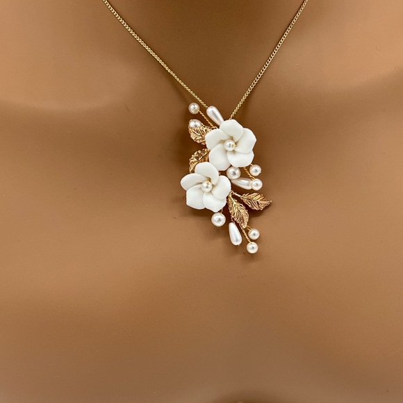 Floral Cermaic Rose Pearl Pendant Necklace - Picture 4 of 4